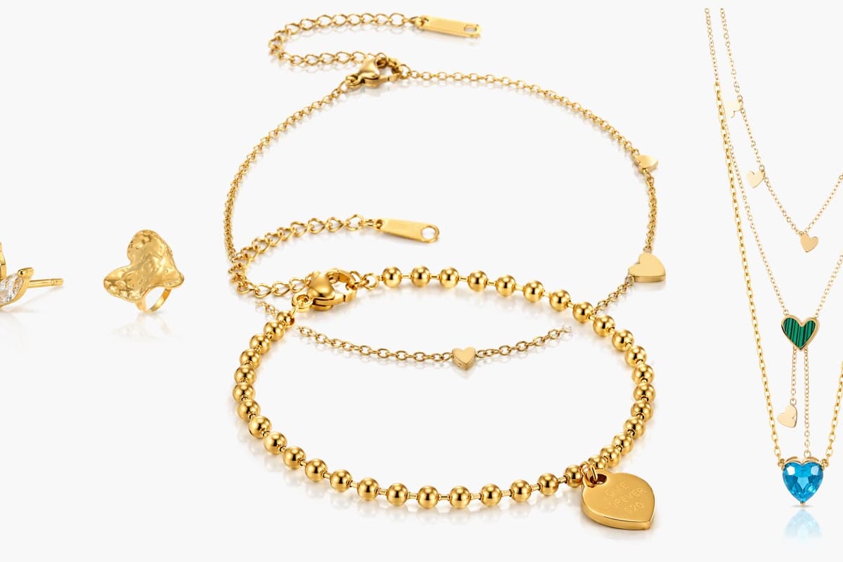 Dainty Heart Charm Beaded Bracelet