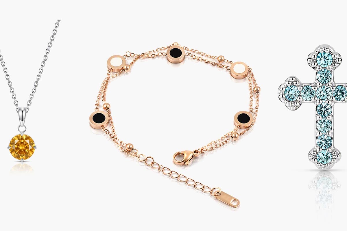Dainty Round Solitaire Pendant Necklace