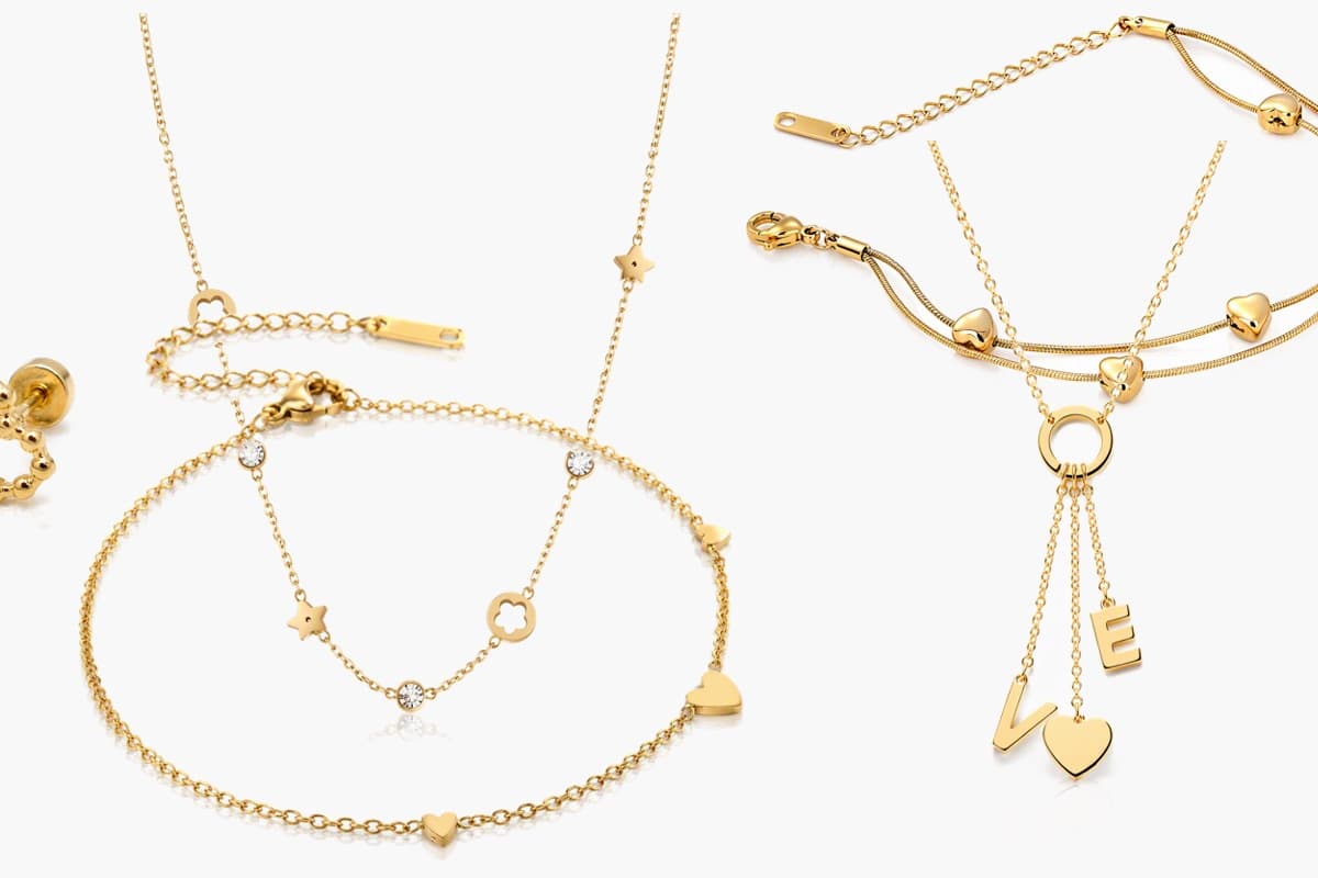 Dainty Three Heart Charm Bracelet