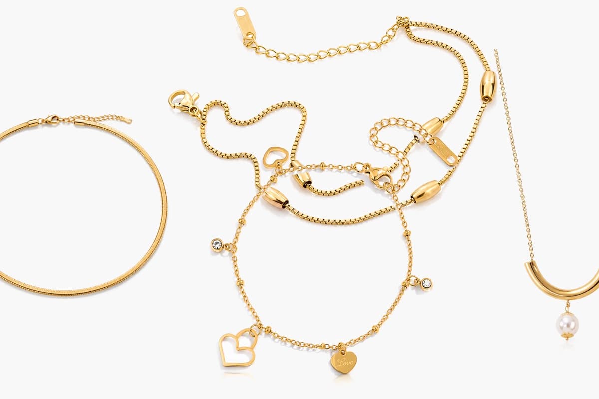 Minimalist Curved Bar Necklace