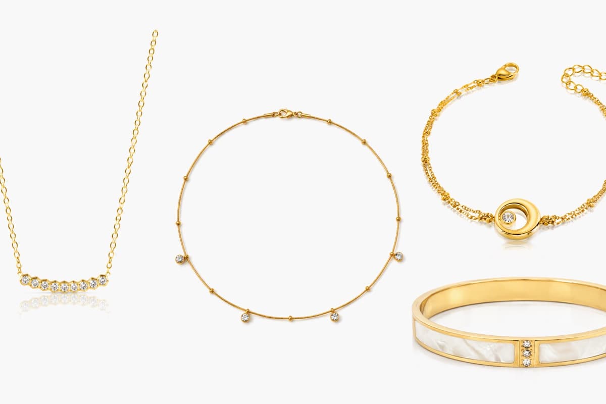 Dainty Curved Bar Necklace