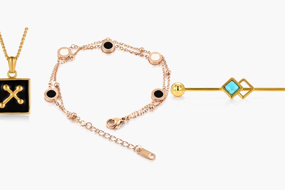 Trendy Skull And Square Barbell