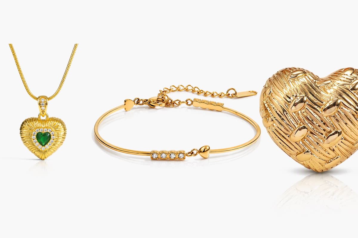 Dainty Heart Charm Bangle