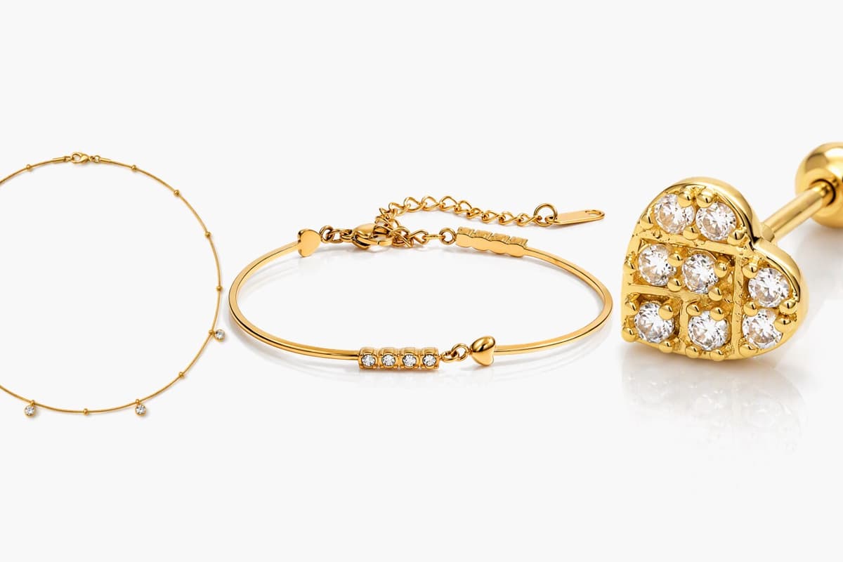 Dainty Heart Charm Bangle