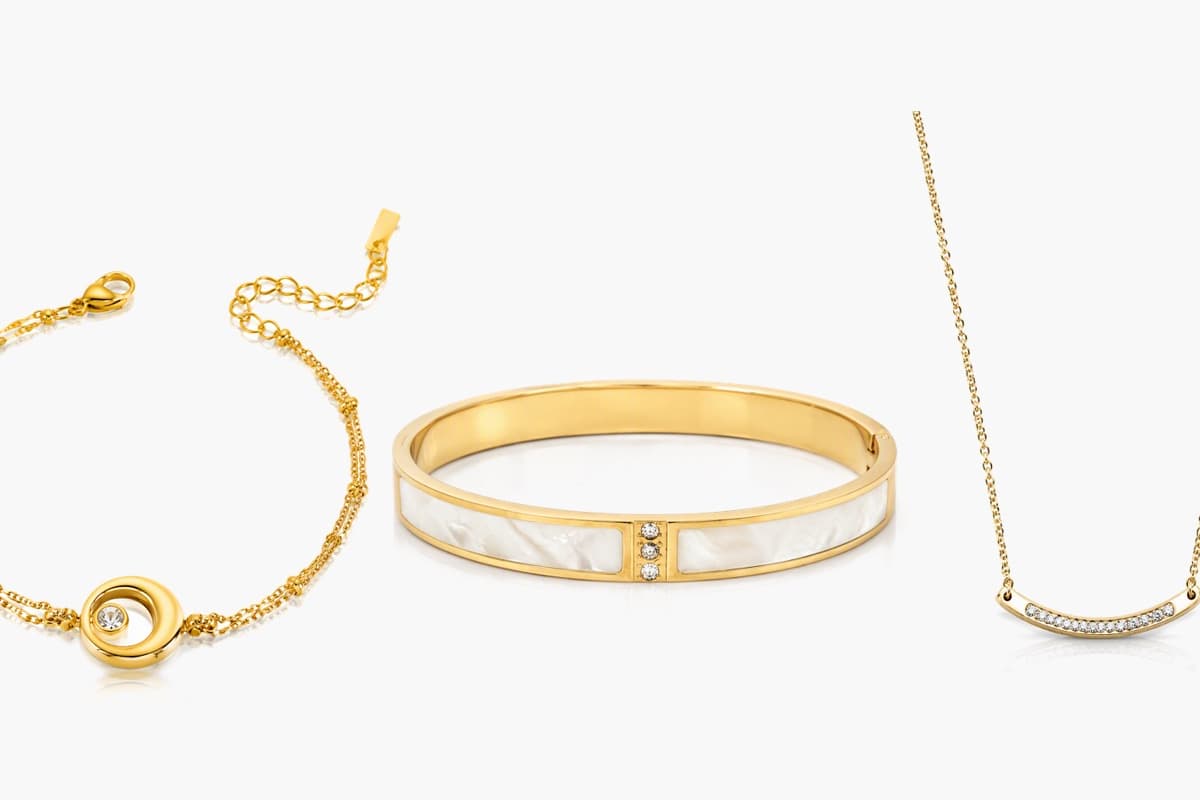 Dainty Bar and Disc Bracelet