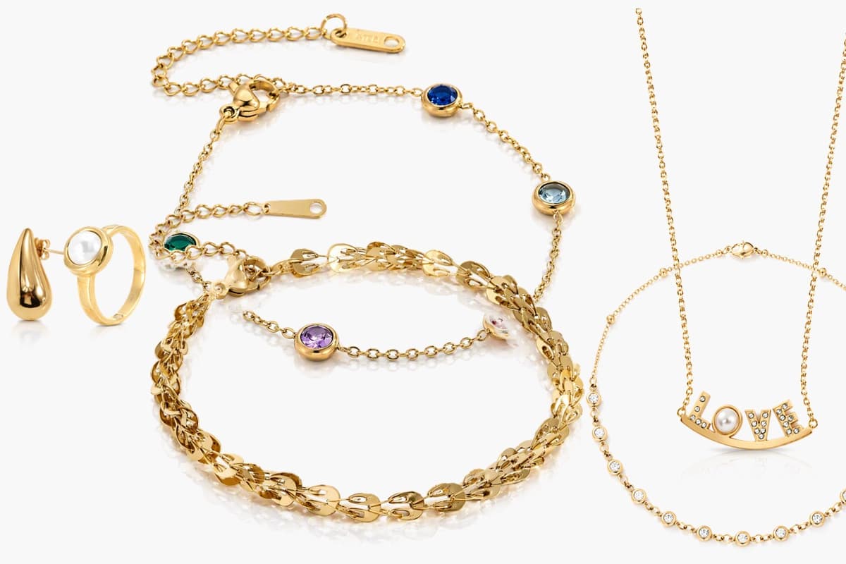 Dainty Love Letter Pearl Necklace