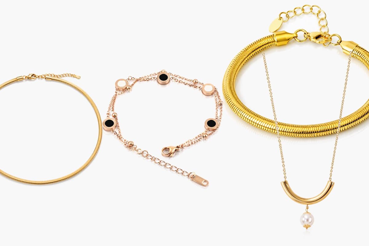 Minimalist Curved Bar Necklace