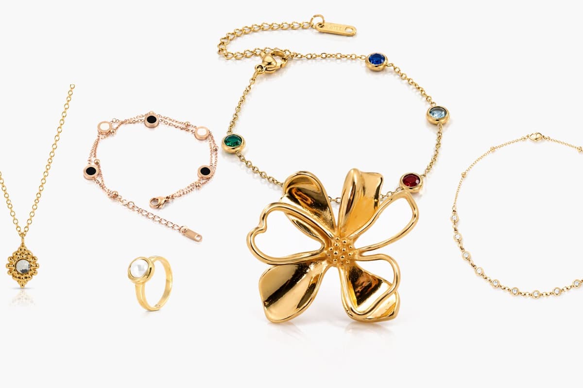 Dainty Flower Stone Pendant Necklace