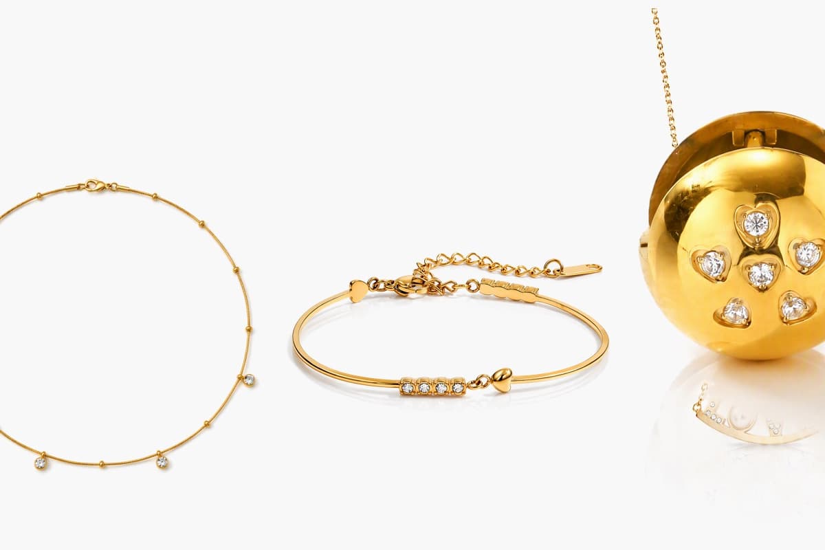 Dainty Love Letter Pearl Necklace