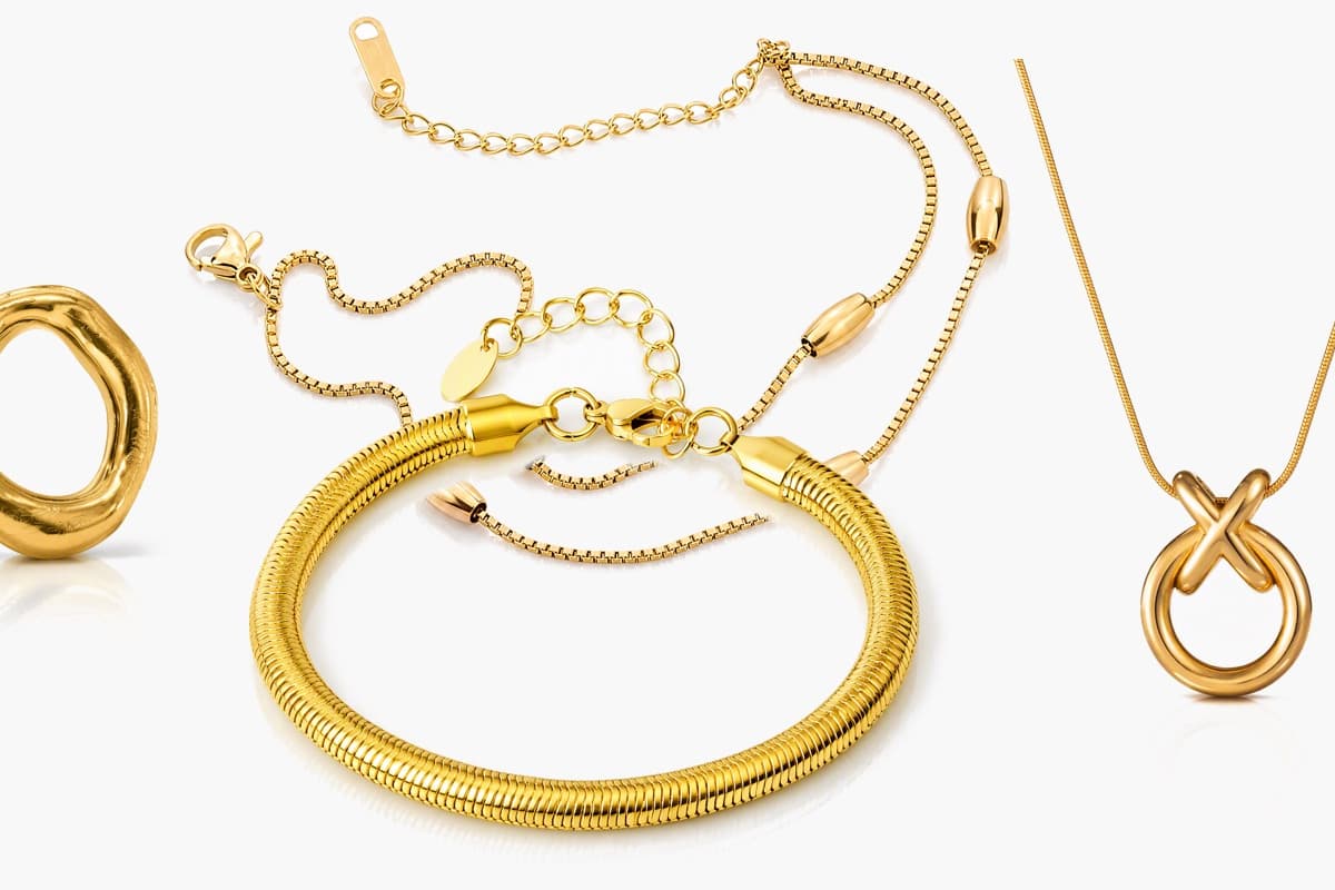 XO Knot Pendant Necklace
