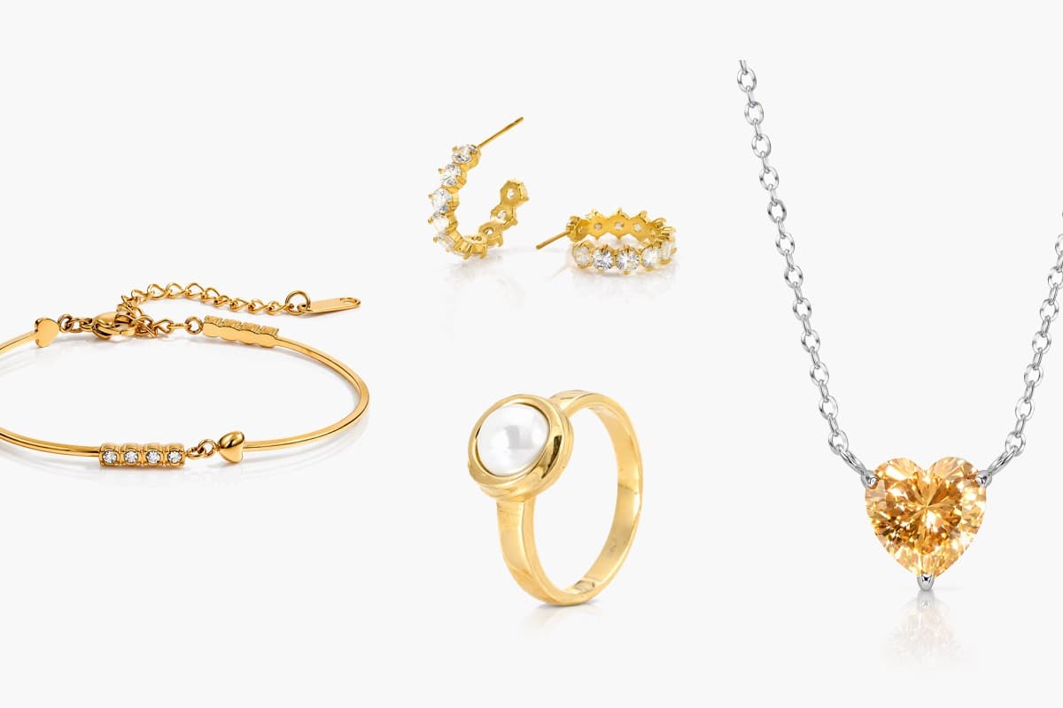 Dainty Heart Charm Bangle