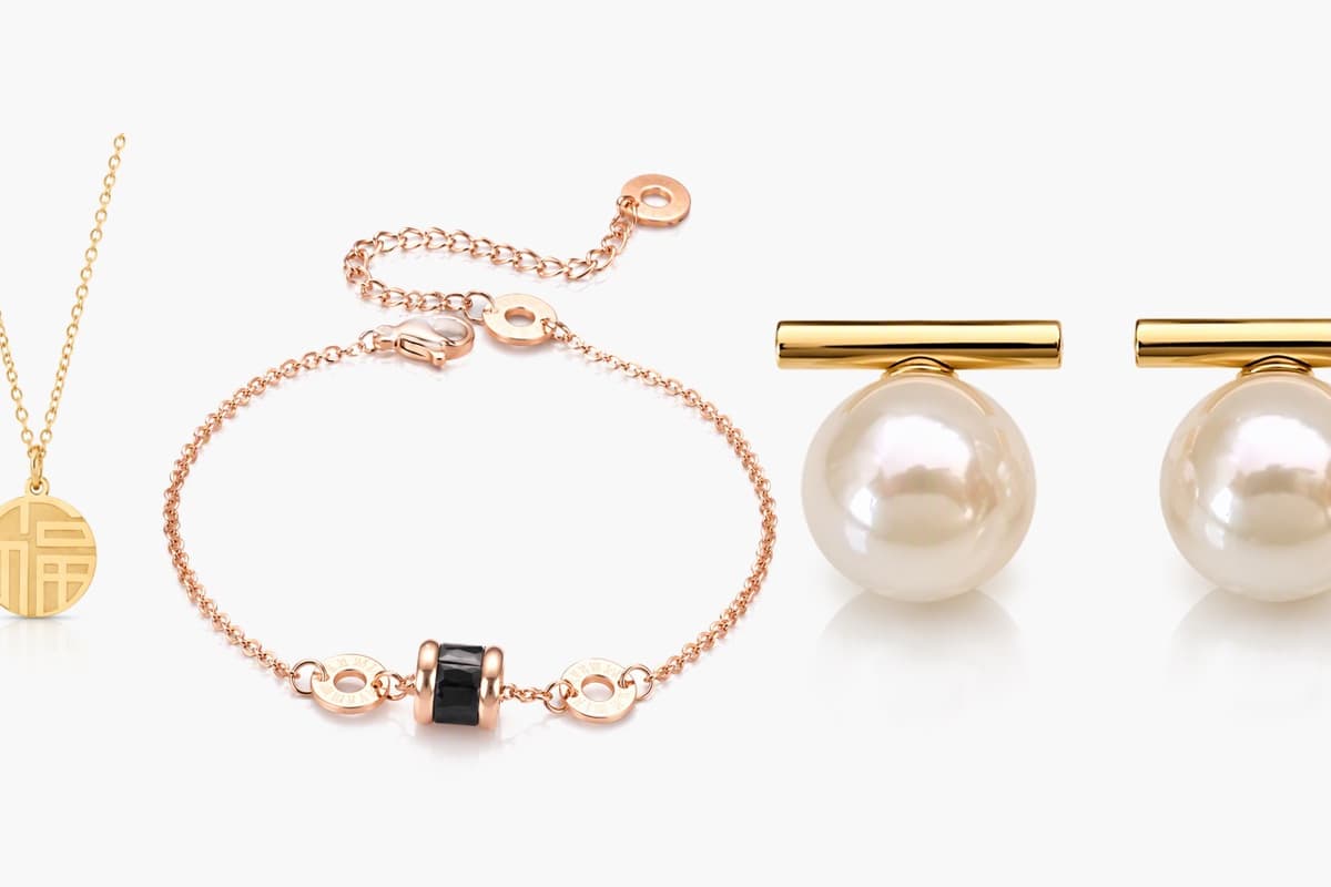 Dainty Round Disc Pendant Necklace