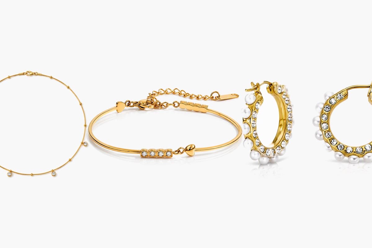 Dainty Heart Charm Bangle