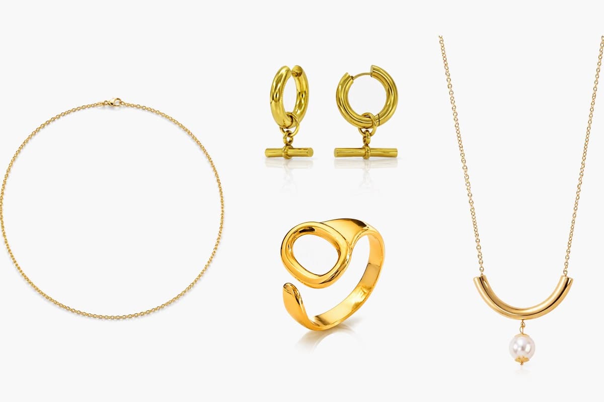 Minimalist Curved Bar Necklace