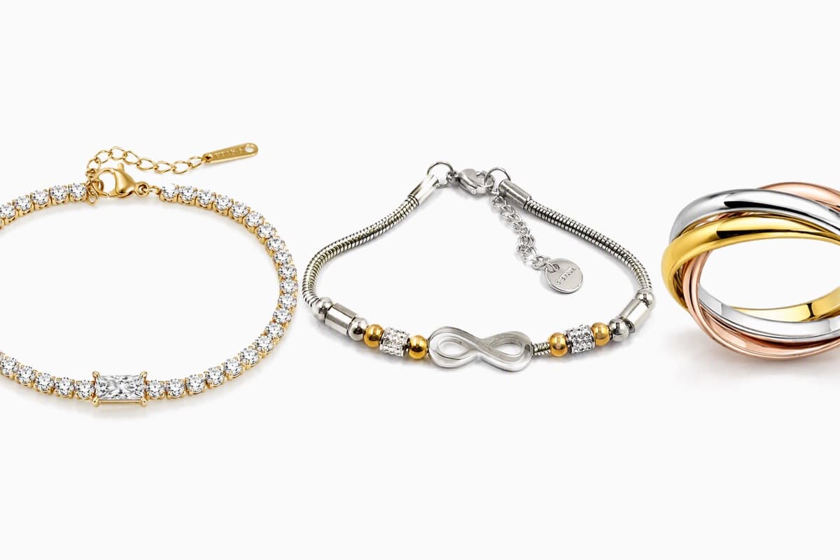 Twisted Band Ring