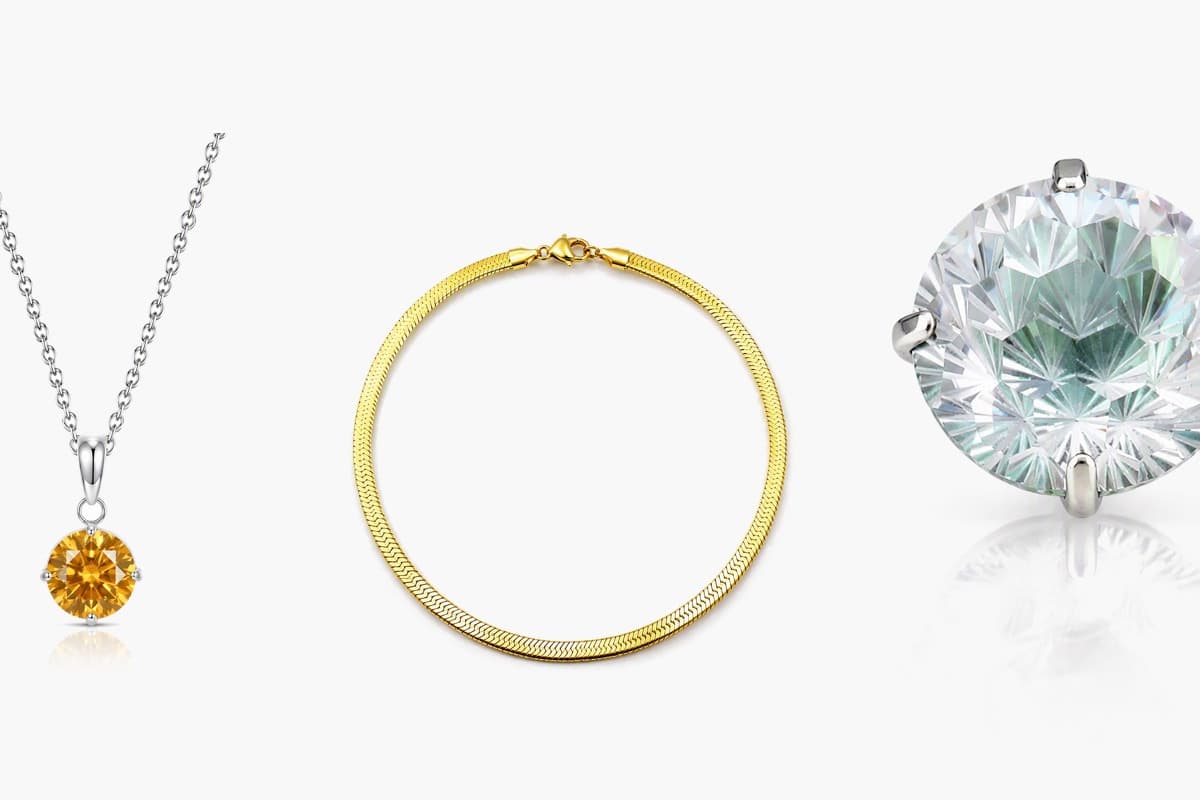 Round Solitaire Stud Earrings