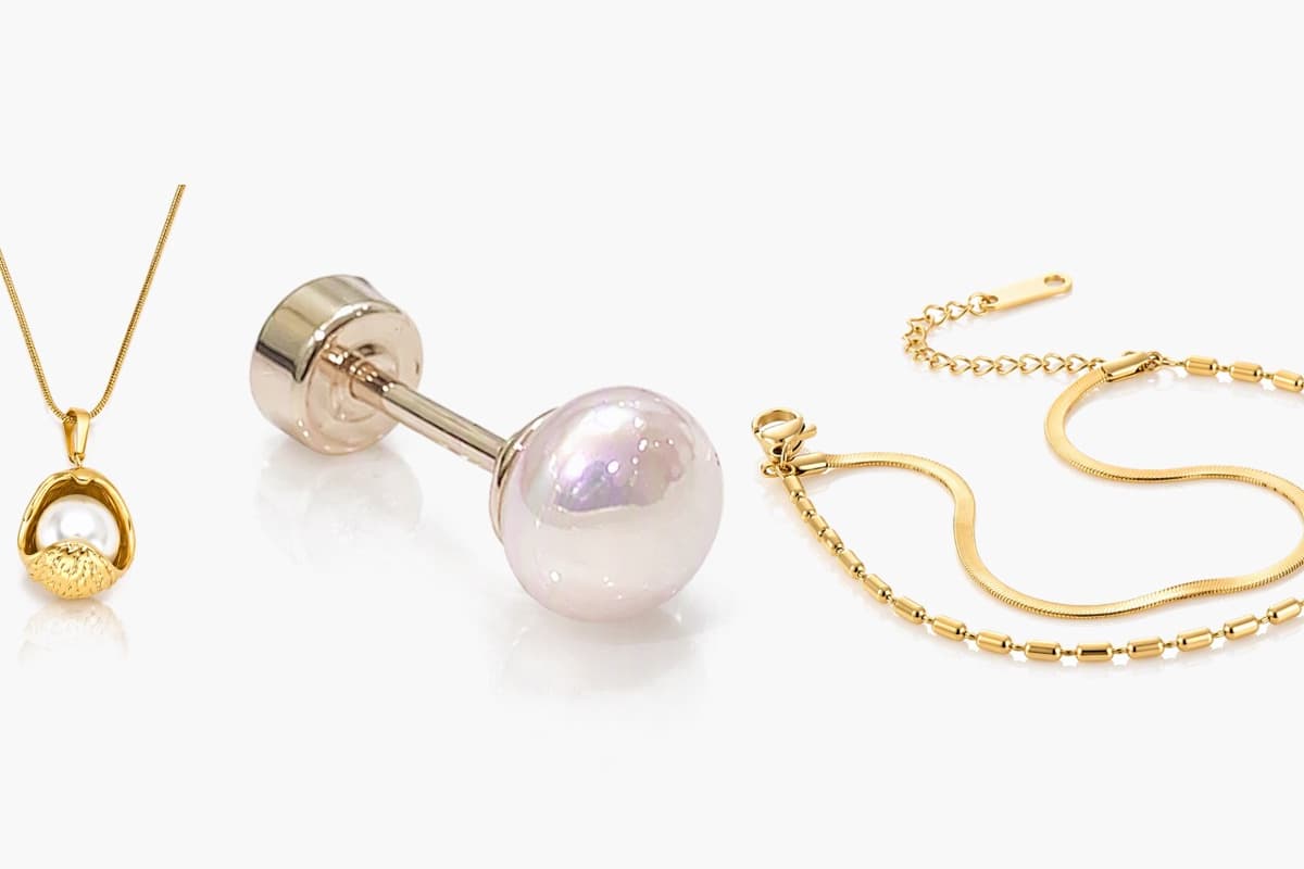 Elegant Shell Pendant Necklace