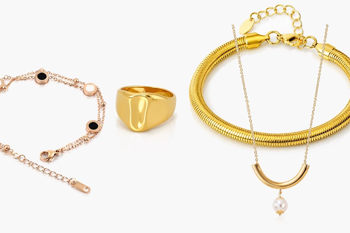 Minimalist Curved Bar Necklace