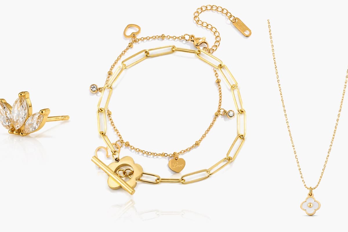 Dainty Flower Pendant Necklace