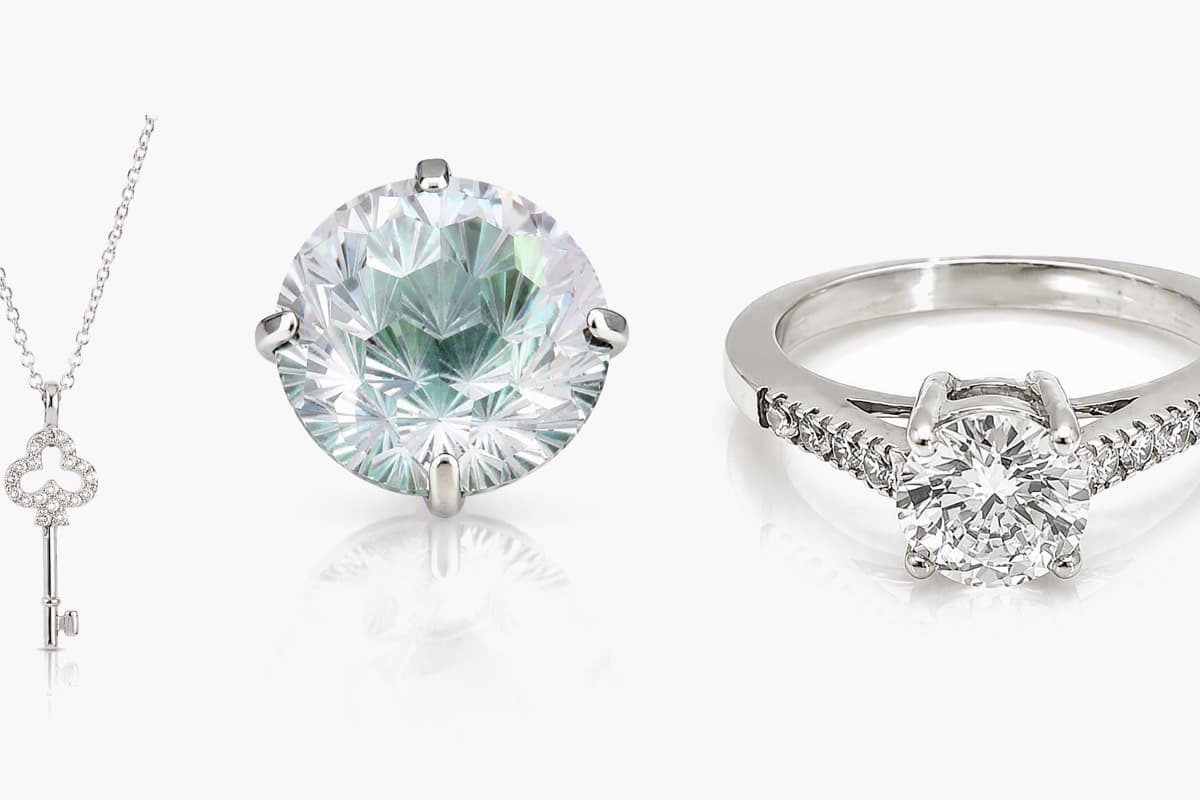 Round Solitaire Stud Earrings