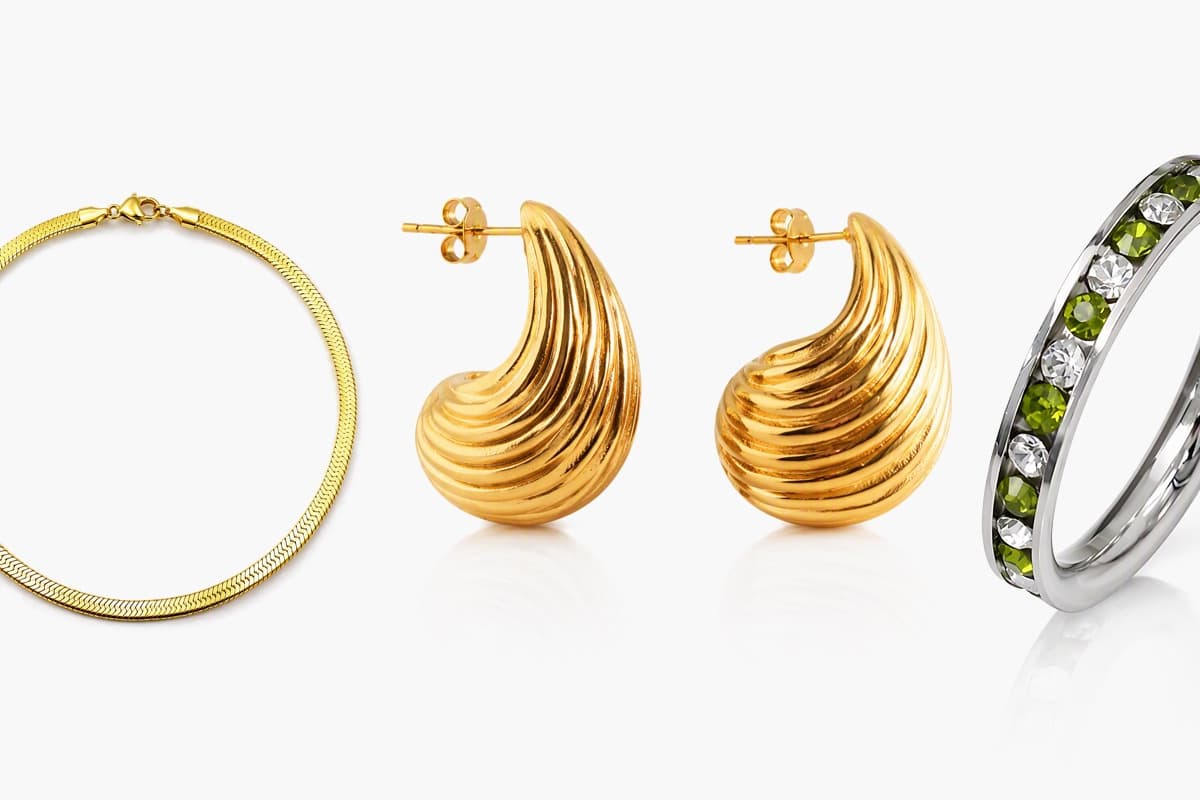 Ribbed Teardrop Stud Earrings