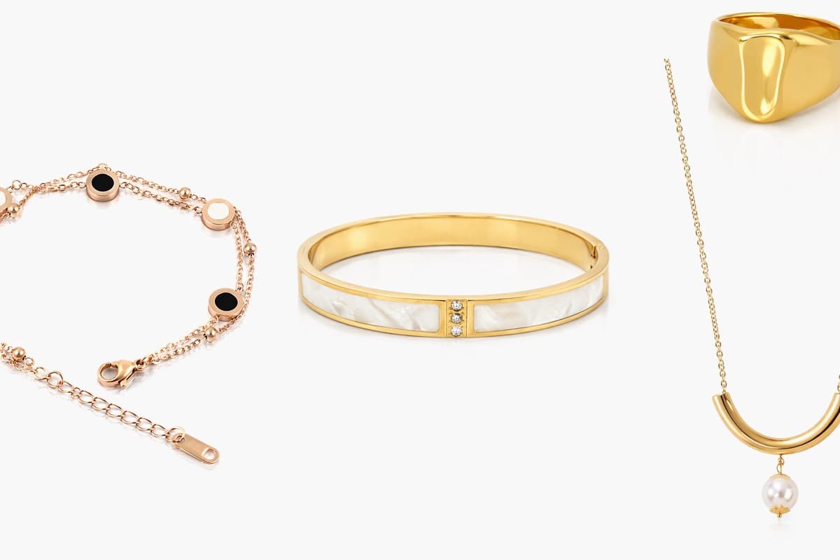 Minimalist Curved Bar Necklace