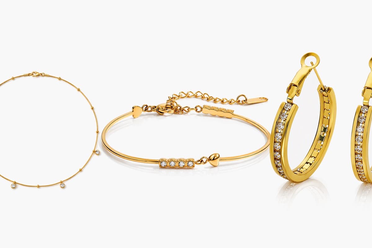 Dainty Heart Charm Bangle