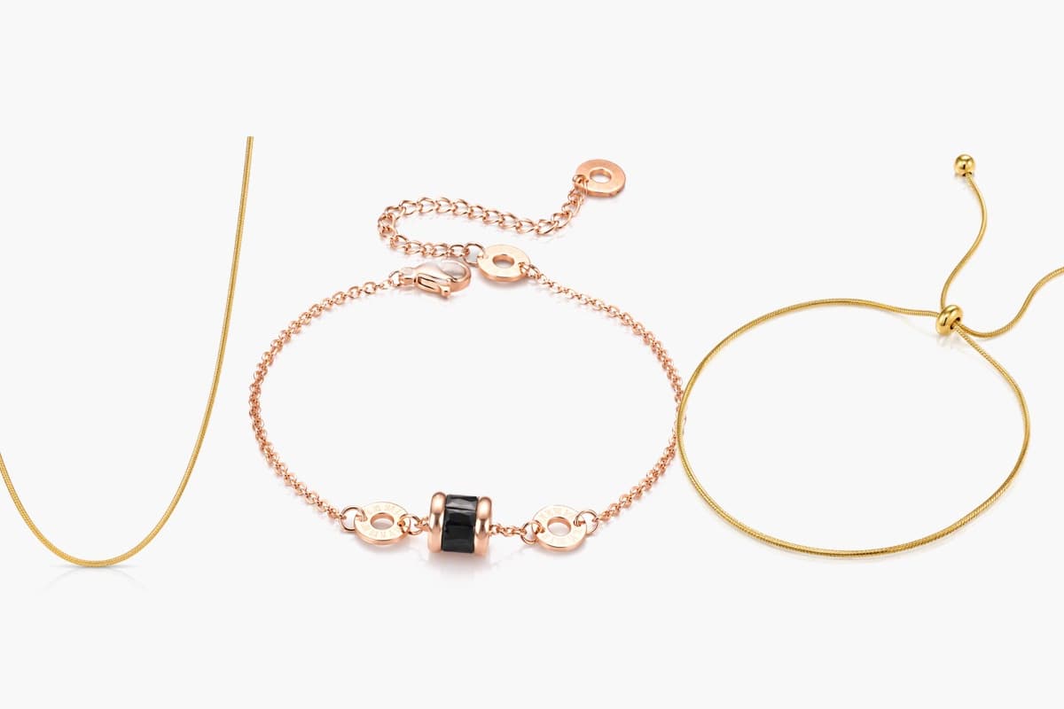 Dainty Circle Disc Necklace