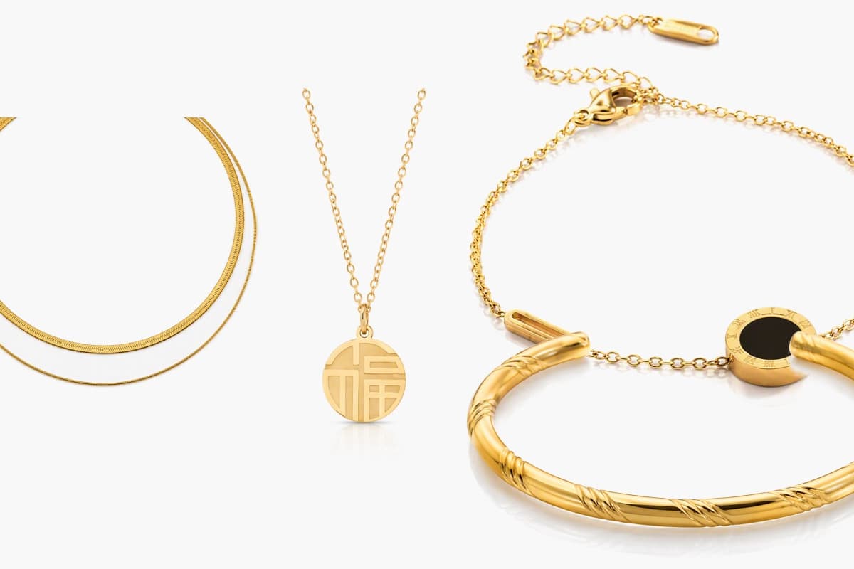 Minimalist Roman Numeral Disc Bracelet