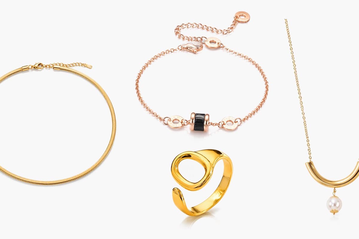 Minimalist Curved Bar Necklace