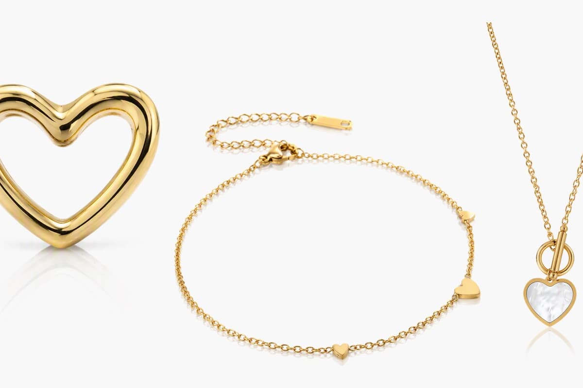Dainty Three Heart Charm Bracelet