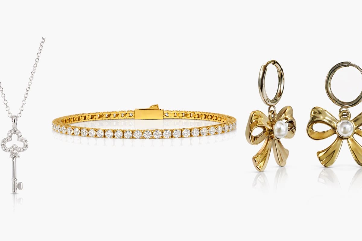 Dainty Clover Key Pendant Necklace
