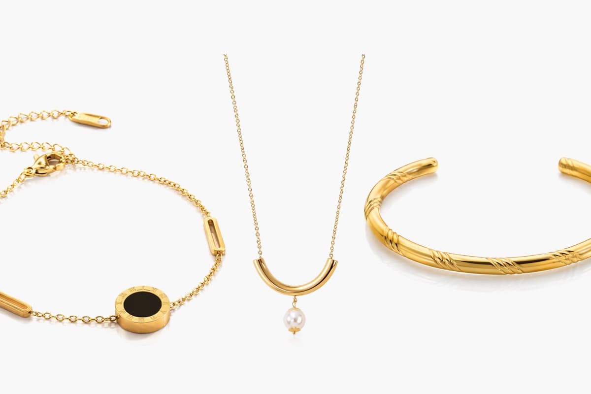 Minimalist Roman Numeral Disc Bracelet