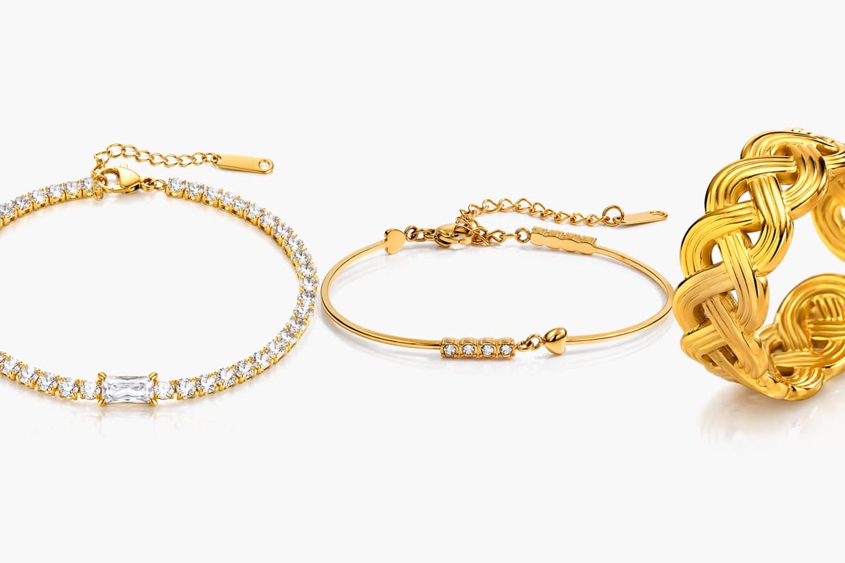 Dainty Heart Charm Bangle