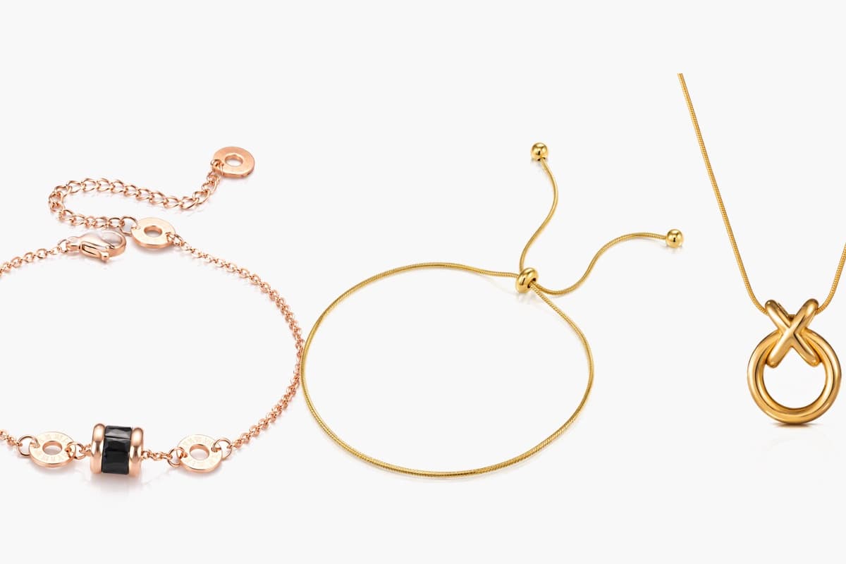 XO Knot Pendant Necklace