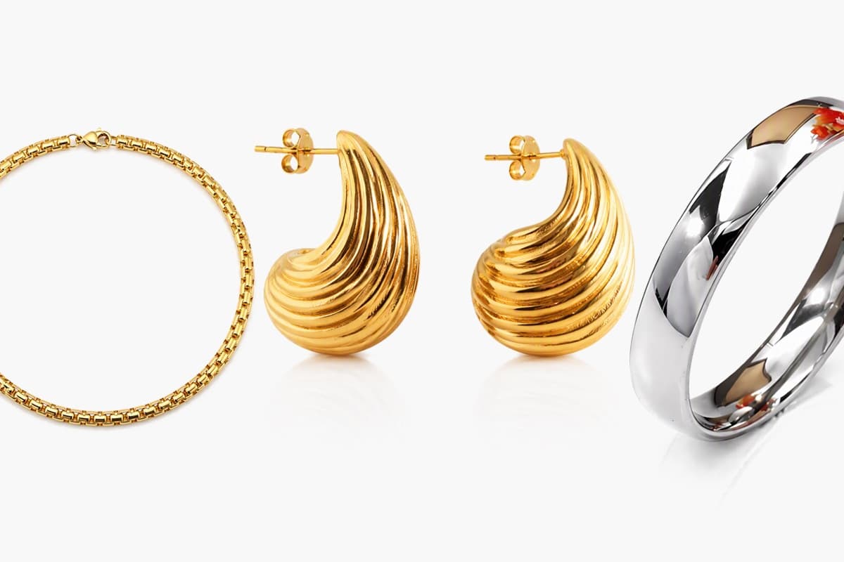 Ribbed Teardrop Stud Earrings