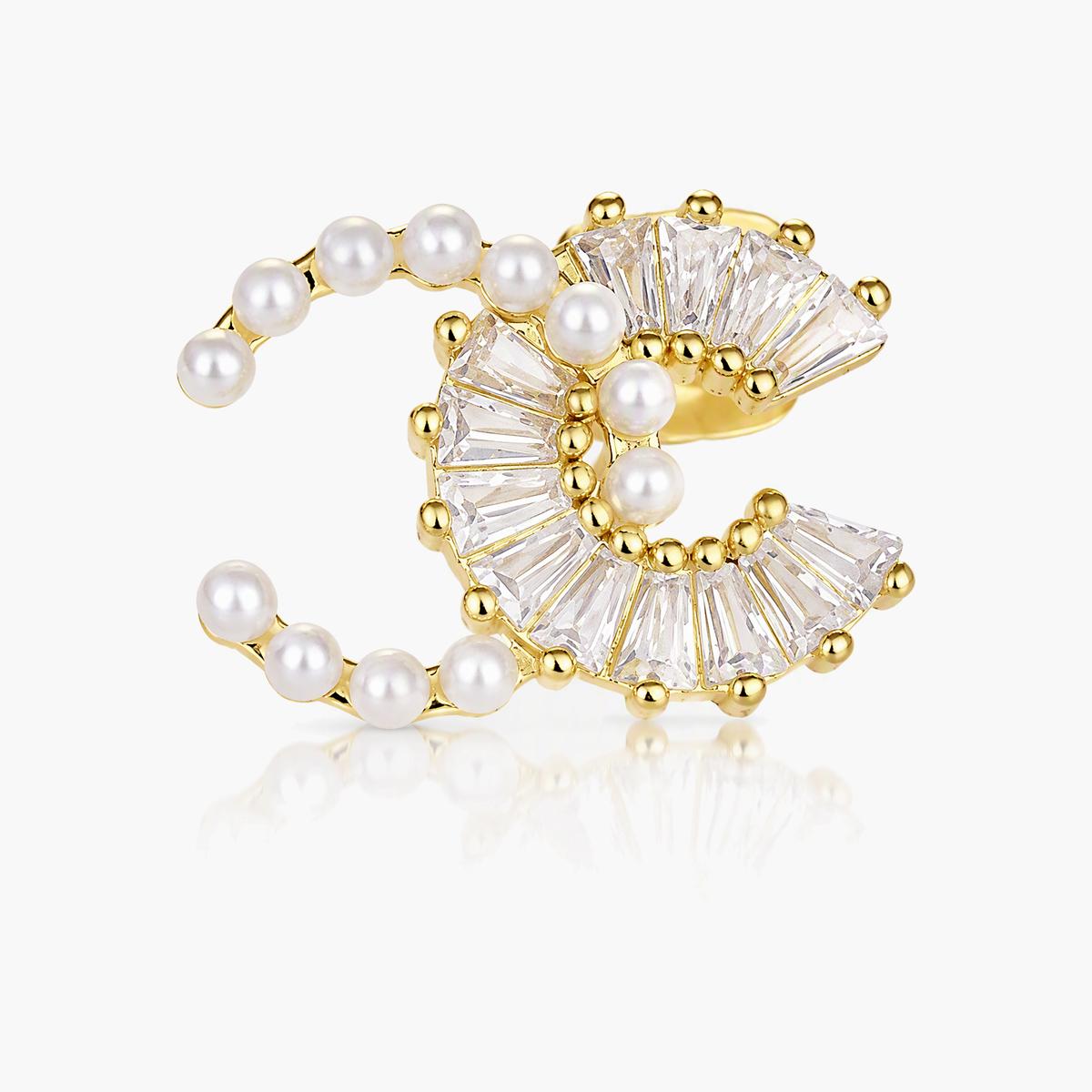 Dainty Interlocking C Pearl Stud Earrings