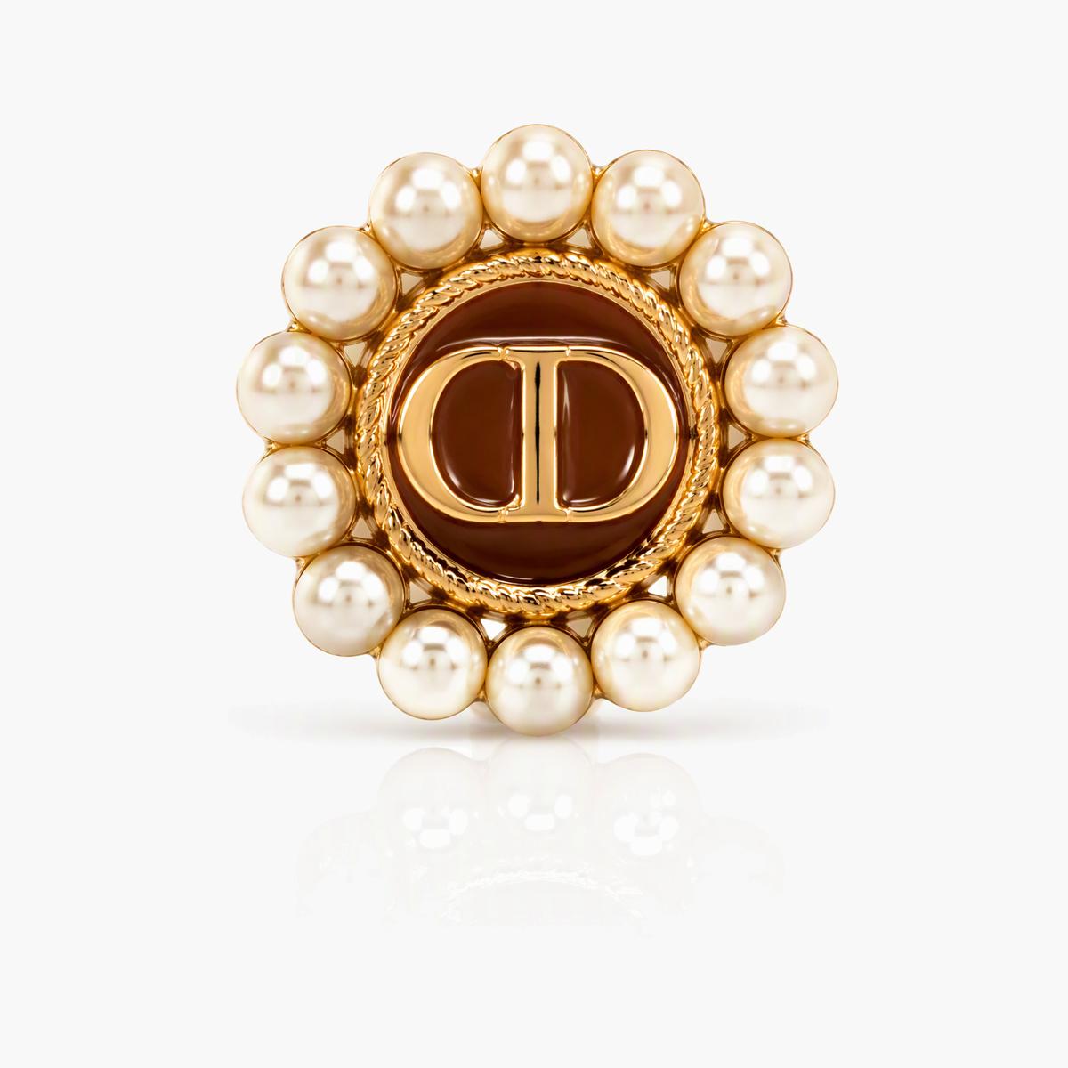 Elegant Pearl Flower Stud Earrings