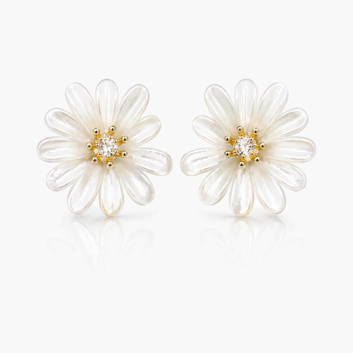 Dainty Daisy Flower Stud Earrings