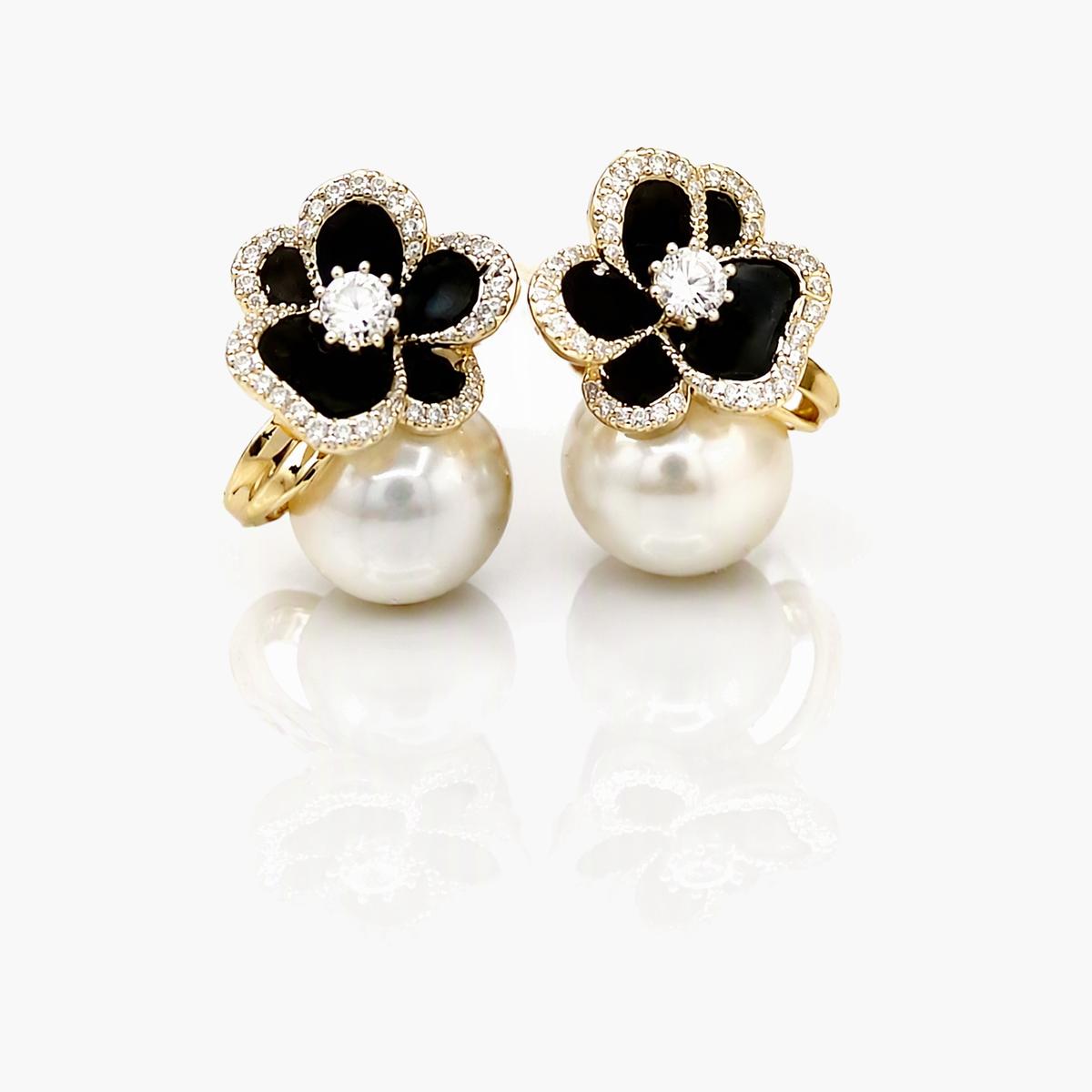 Elegant Flower Pearl Stud Earrings