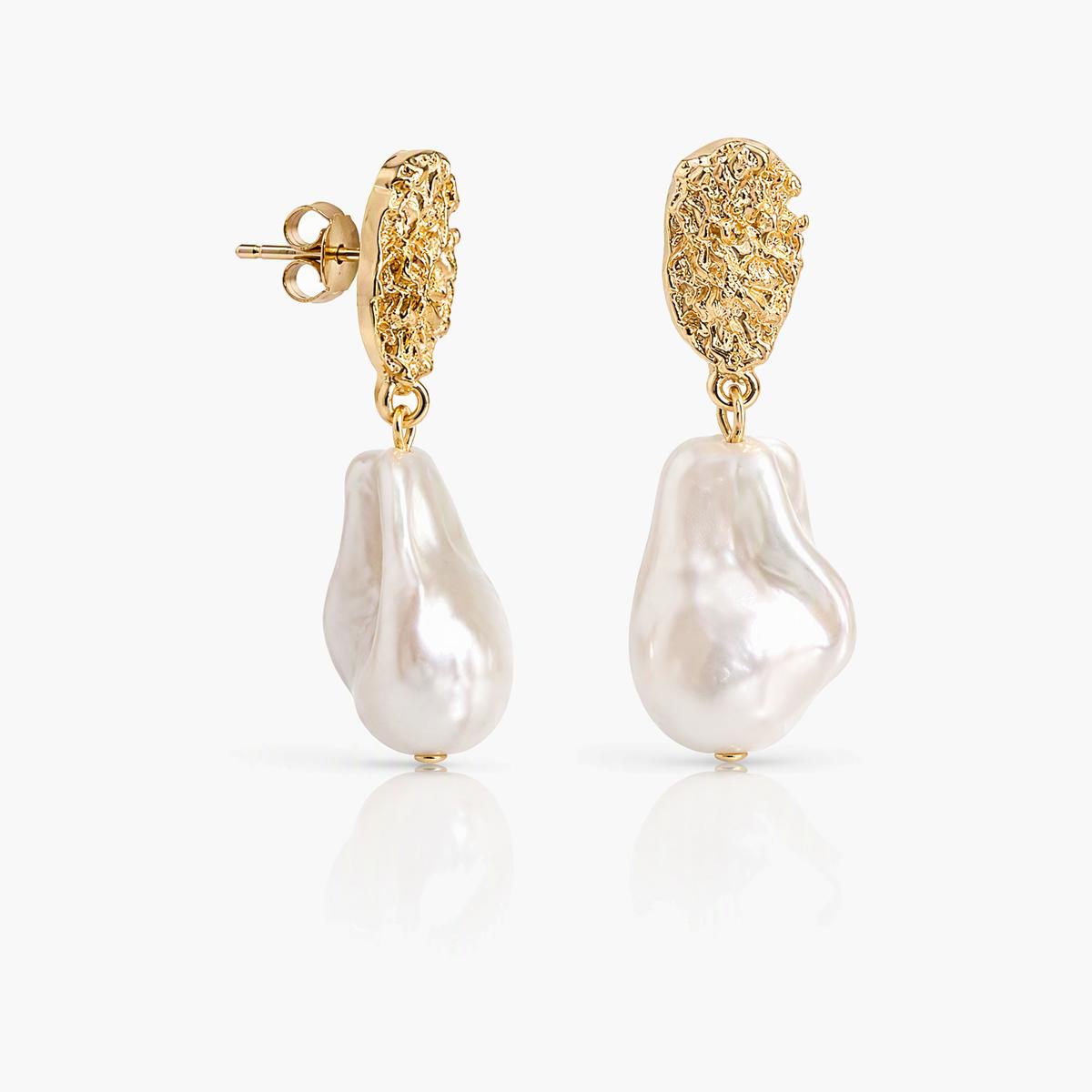 Trendy Irregular Frame Pearl Earrings