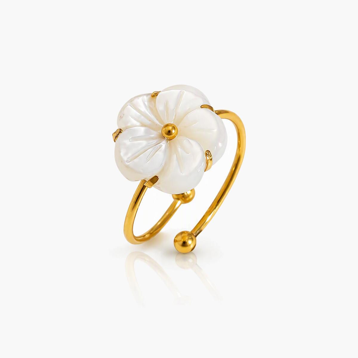 Dainty Flower Pearl Necklace