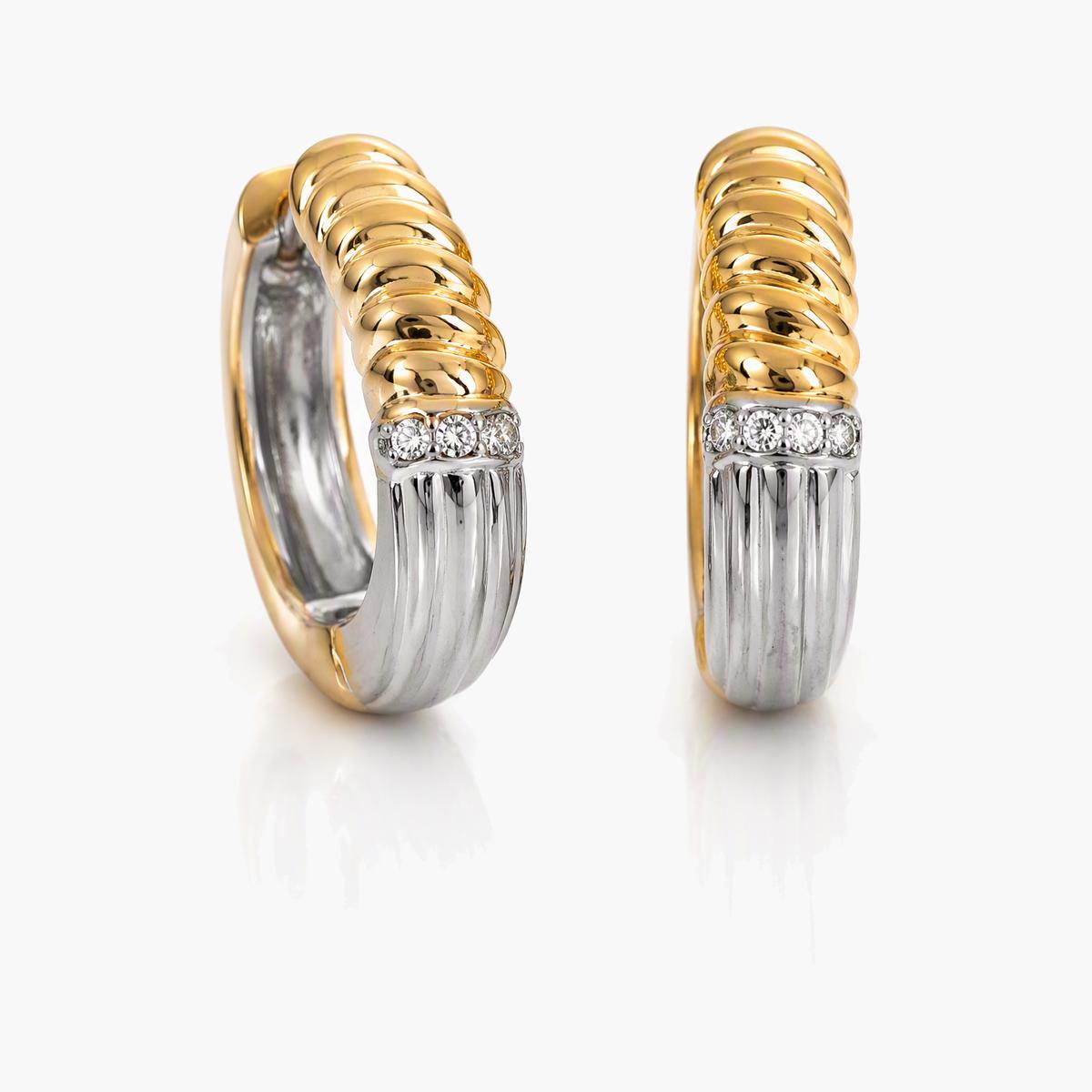 Elegant Ribbed Huggie Earrings