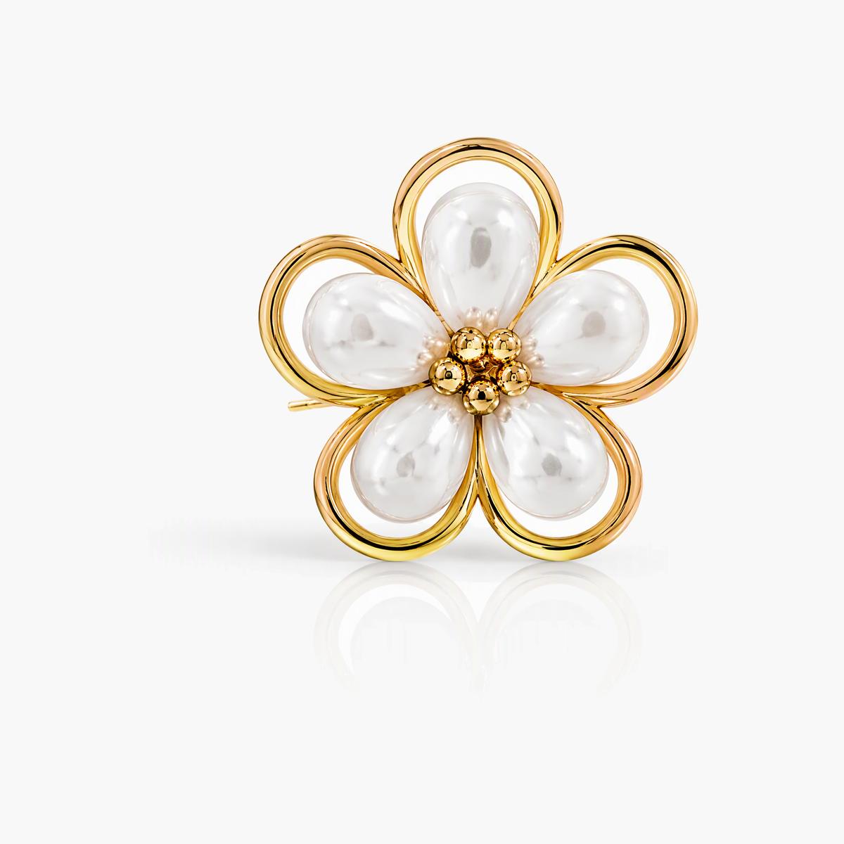 Elegant Pearl Flower Stud Earrings