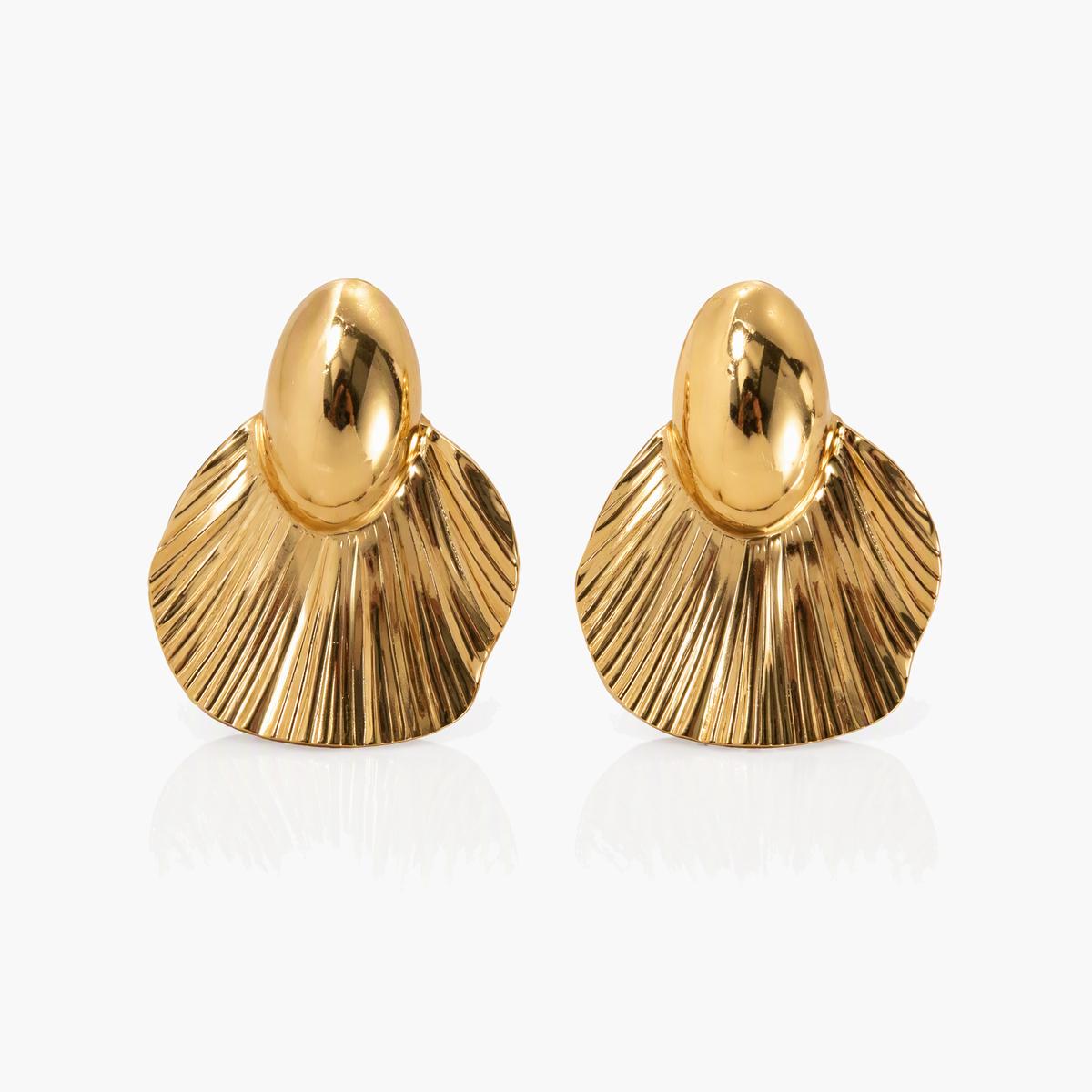 Elegant Fan Shell Stud Earrings