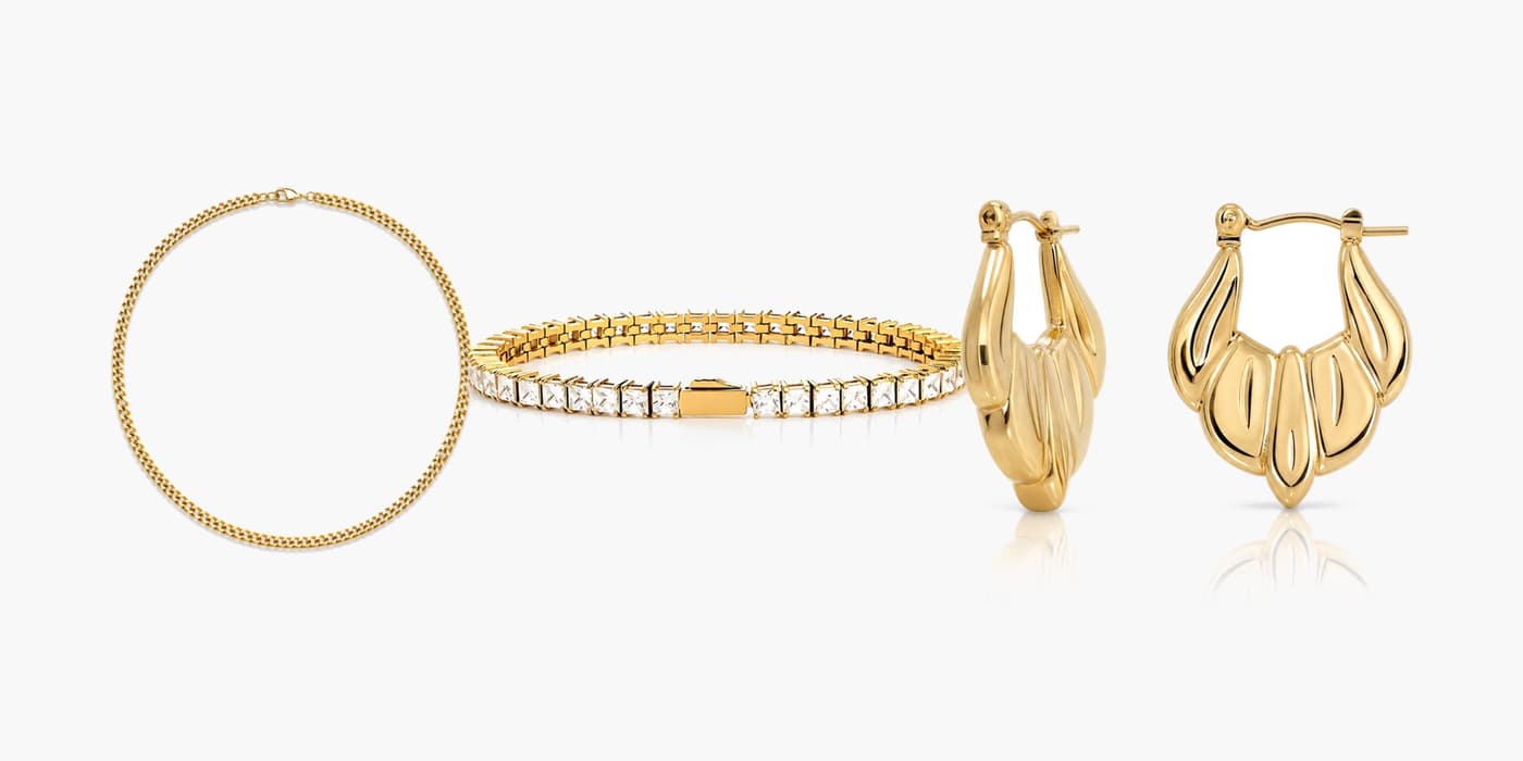 Gold Classic Heart Jewelry Stack