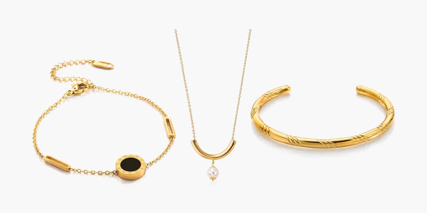 Gold Classic Circle Necklace & Bracelet Set