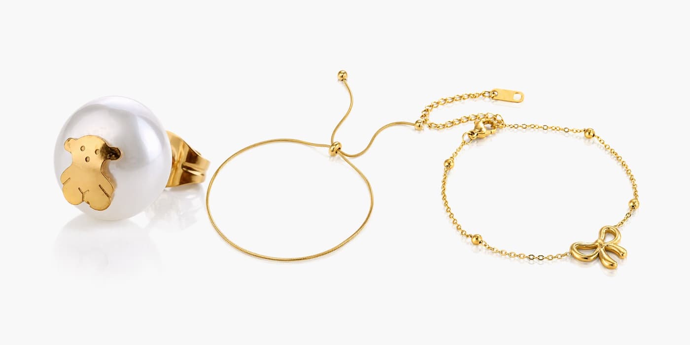 Everyday Gold Bow & Pearl Stack