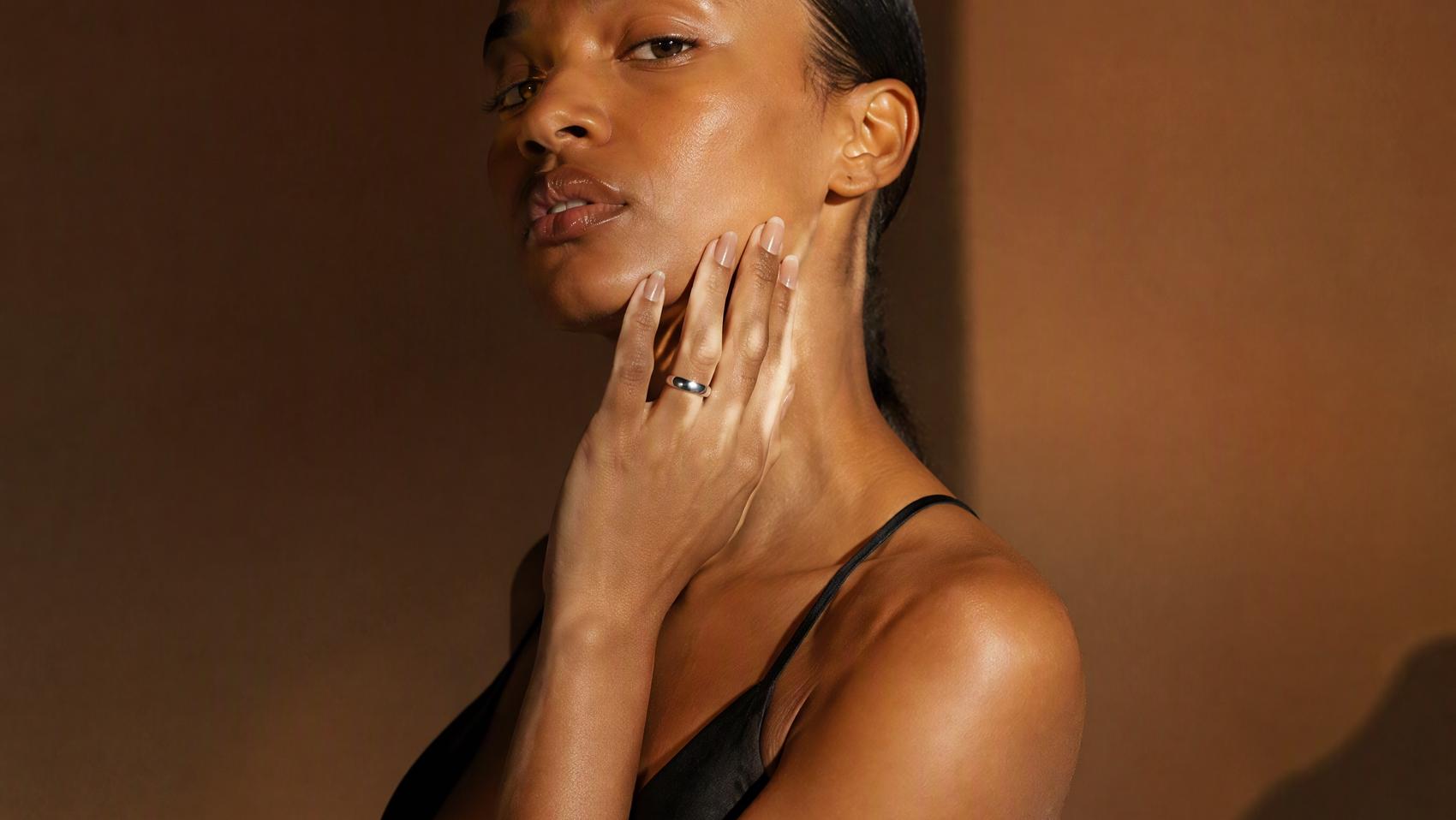 Minimalist Flat Band Ring