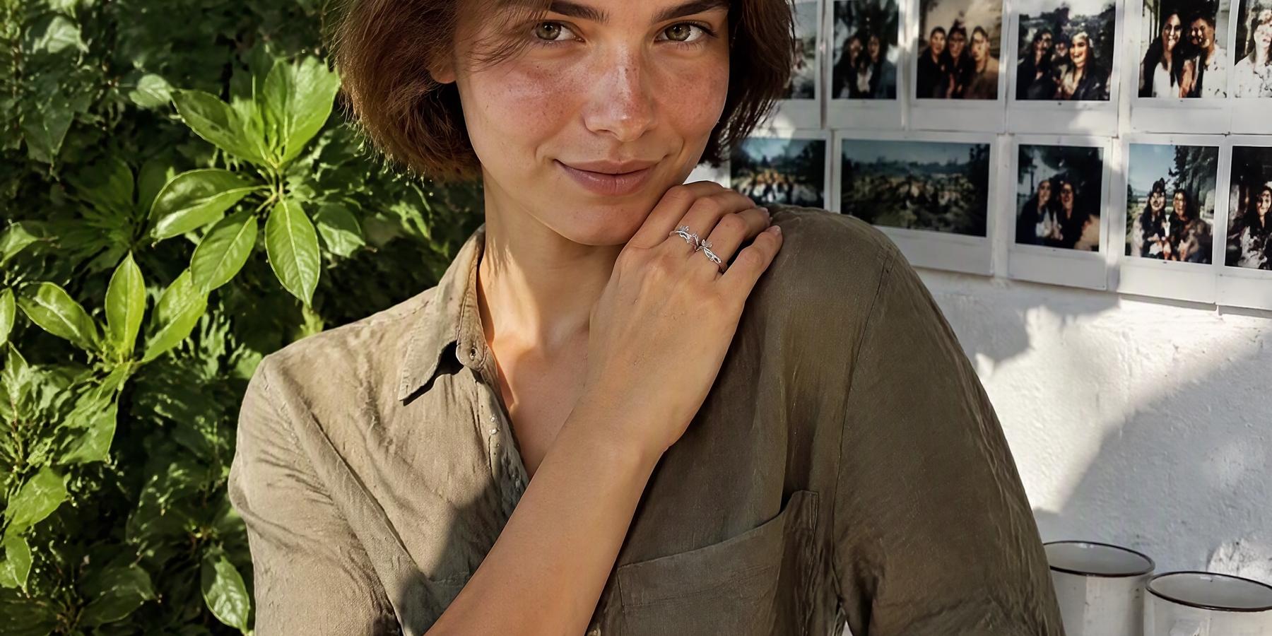 Dainty Love Knot Ring